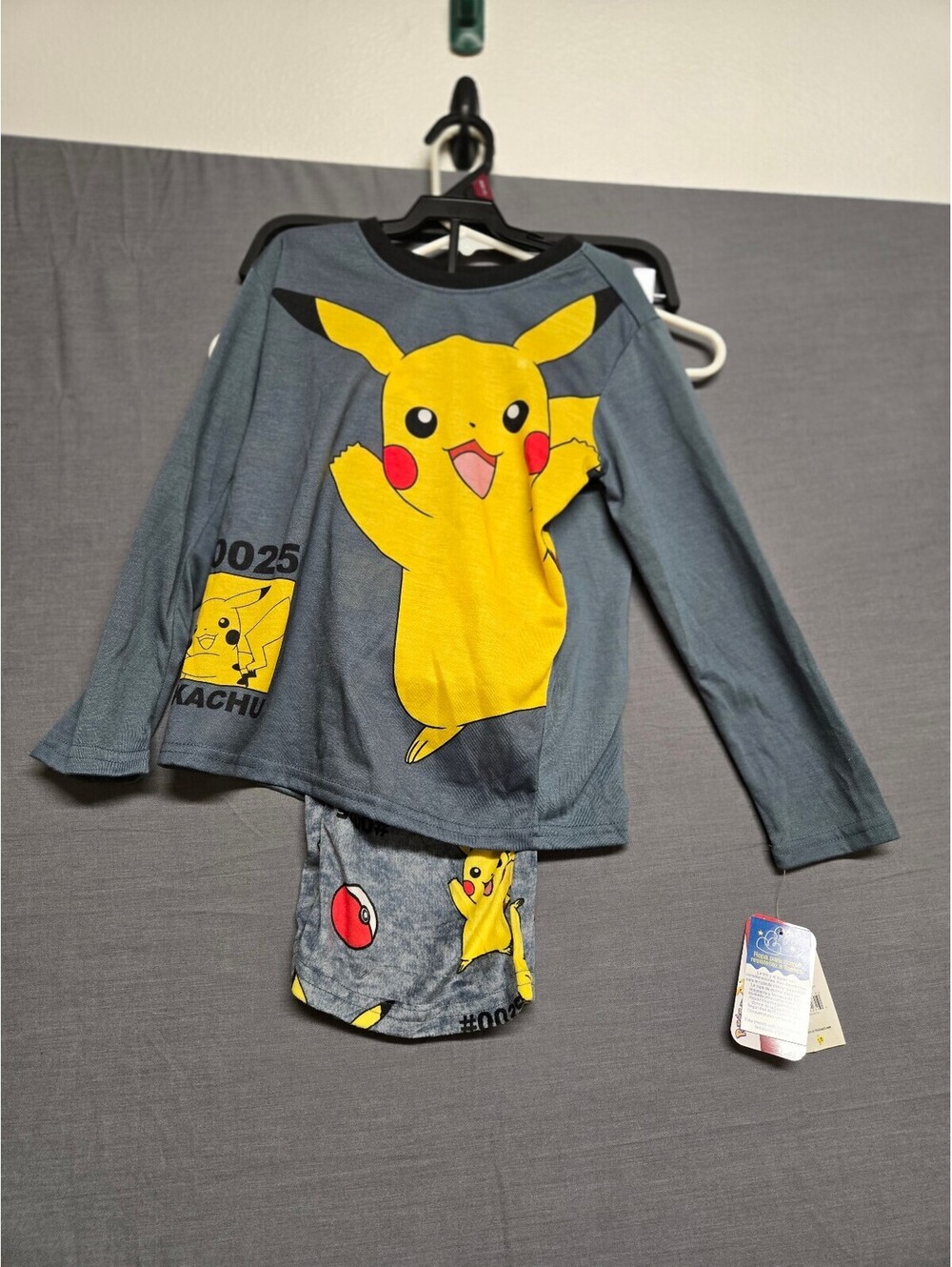 Pokemon Boys Pajama Set Pikachu Gray 2 Piece Sleepwear Size S 6 to 7 - Picture 1 of 7
